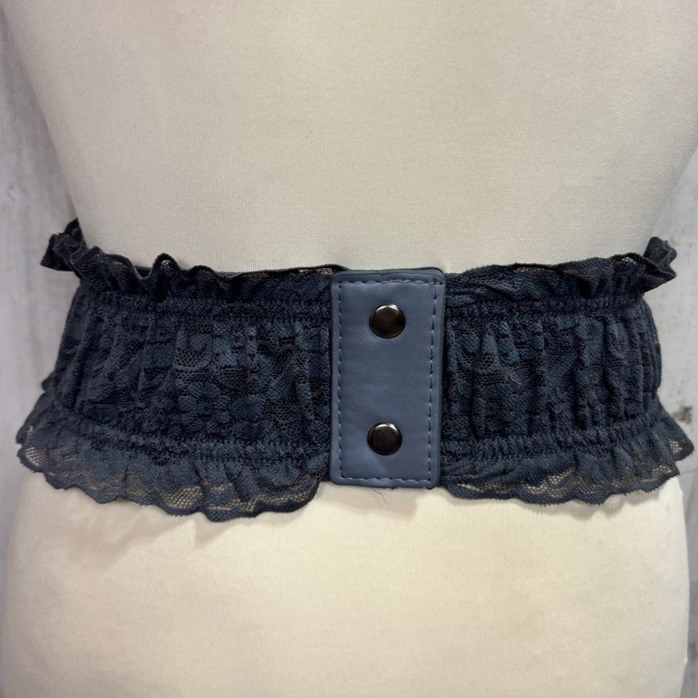 Elegant Lace-Up Gray Waist Belt - Picture 4 of 5